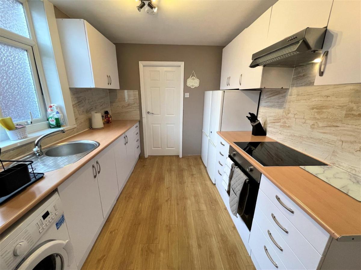 Robinhuts - 3 Bed Accommodation -Perfect For Contractors, Families & Students Kingston upon Hull Exterior foto